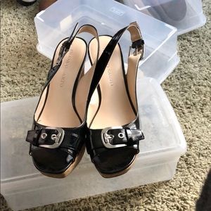 Patent/cork wedge heel sandal.